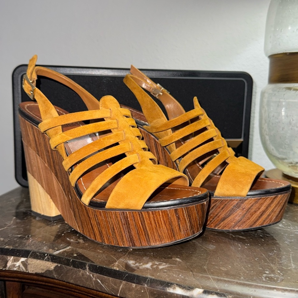 Vince Camuto Vc-Onia Mustard Suede Wood Platform Wedge Sandal Shoes Womens 8.5 M